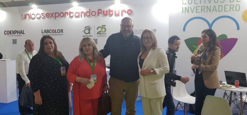 visita-alcaldesa-Expolevante-900x438