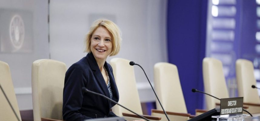 corinna-hawkes14bdbd65-dc30-43a4-805d-257006e82fe3-1320x880